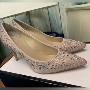 Nine West Elegant Embellished Champagne Heels 9 NWT